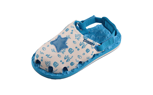 {振揚(yáng)實(shí)業(yè)是拖鞋廠(chǎng)家、拖鞋加工廠(chǎng)、拖鞋代工廠(chǎng)、高端拖鞋定制、人字拖加工廠(chǎng)、定制拖鞋工廠(chǎng)、品牌拖鞋代工廠(chǎng)、涼鞋代工廠(chǎng)、沙灘拖鞋廠(chǎng)家、涼鞋廠(chǎng)家，提供經(jīng)典款高功能拖鞋，美型拖鞋，耐磨防滑拖鞋。}