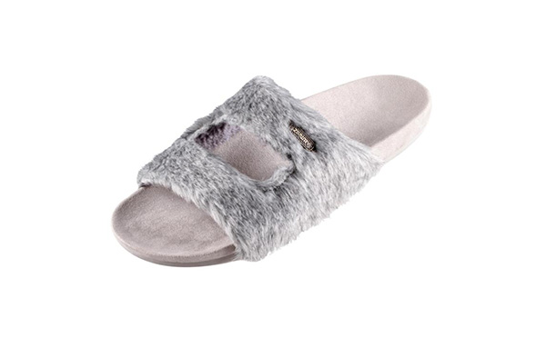 {振揚(yáng)實(shí)業(yè)是拖鞋廠(chǎng)家、拖鞋加工廠(chǎng)、拖鞋代工廠(chǎng)、高端拖鞋定制、人字拖加工廠(chǎng)、定制拖鞋工廠(chǎng)、品牌拖鞋代工廠(chǎng)、涼鞋代工廠(chǎng)、沙灘拖鞋廠(chǎng)家、涼鞋廠(chǎng)家，提供經(jīng)典款高功能拖鞋，美型拖鞋，耐磨防滑拖鞋。}