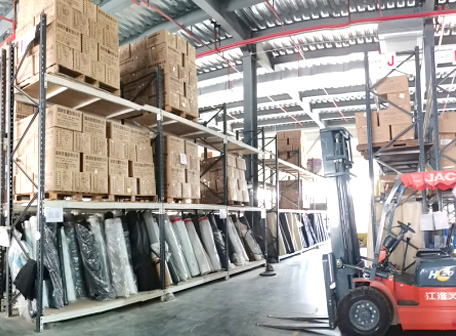 {振揚(yáng)實(shí)業(yè)是拖鞋廠(chǎng)家、拖鞋加工廠(chǎng)、拖鞋代工廠(chǎng)、高端拖鞋定制、人字拖加工廠(chǎng)、定制拖鞋工廠(chǎng)、品牌拖鞋代工廠(chǎng)、涼鞋代工廠(chǎng)、沙灘拖鞋廠(chǎng)家、涼鞋廠(chǎng)家，40多年沉淀，精益求精。}