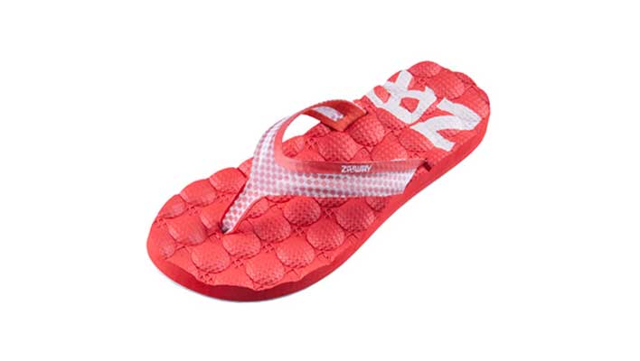 {振揚(yáng)實(shí)業(yè)是拖鞋廠(chǎng)家、拖鞋加工廠(chǎng)、拖鞋代工廠(chǎng)、高端拖鞋定制、人字拖加工廠(chǎng)、定制拖鞋工廠(chǎng)、品牌拖鞋代工廠(chǎng)、涼鞋代工廠(chǎng)、沙灘拖鞋廠(chǎng)家、涼鞋廠(chǎng)家，不同風(fēng)格的多款式組合，滿(mǎn)足各類(lèi)時(shí)尚消費(fèi)者不同生活閱歷和價(jià)值取向的裝扮需求。}